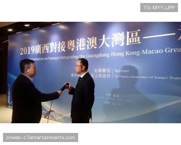 “上海海港新帅马斯喀特首次接受中国媒体专访,谈战术哲学” “上海海港新帅马斯喀特首次接受中国媒体专访,谈战术哲学”